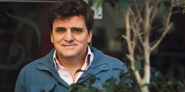 Enrique Serna gana el Premio Villaurrutia