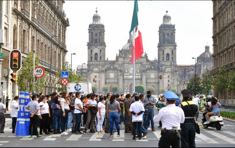 Al segundo 10 de haberse generado el sismo, la Ciudad de México ya había recibido una alerta, lo que ayudó a que la población de la capital desalojara viviendas e inmuebles para protegerse. SUN / H. García
