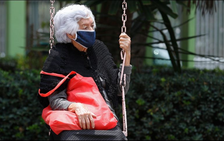 El beneficio es con el propósito de que los adultos mayores salgan de casa lo menos posible. AP / E. Verdugo