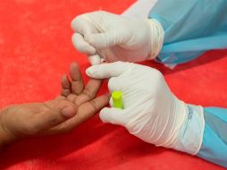 Indígenas de la etnia marubo son atendidos por médicos en Atalia do Norte, Brasil. EFE/J. Alves