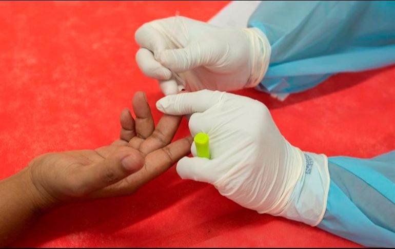 Indígenas de la etnia marubo son atendidos por médicos en Atalia do Norte, Brasil. EFE/J. Alves