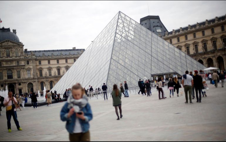 El Louvre fue visitado por 9.6 millones de personas en 2019. AP / ARCHIVO