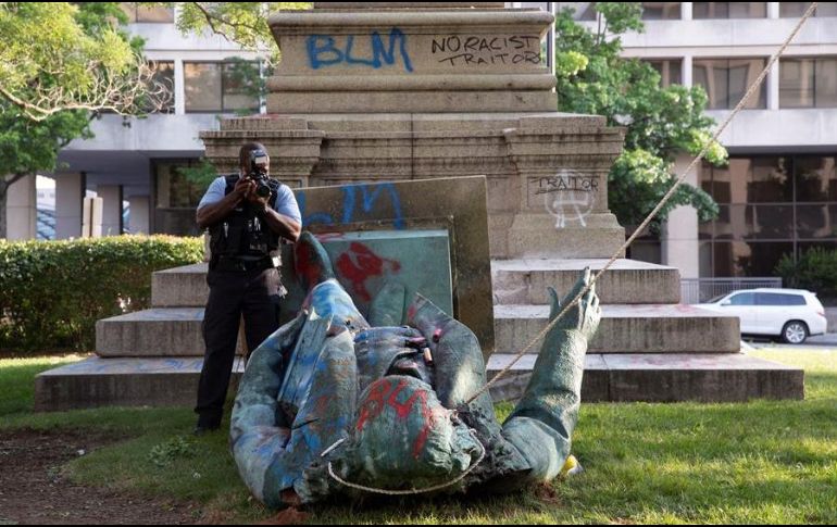 No sólo se están atacando estatuas de personajes españoles, sino incluso las de George Washington o Theodore Roosevelt. EFE/S. Corum