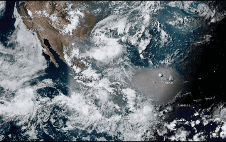 Imagen satelital de la nube de polvo que se desplaza del Caribe a la Península de Yucatán. ESPECIAL/www.nesdis.noaa.gov