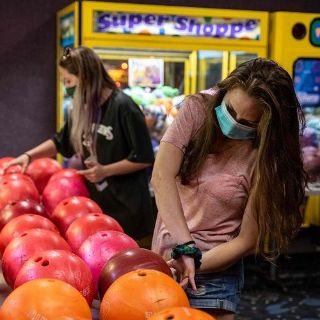 Texas suspende desconfinamiento por aumento del coronavirus en EU