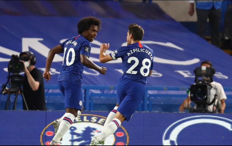 El Chelsea le entregó al Liverpool su primera liga en treinta años al derrotar este jueves al Manchester City por 2-1 en Stamford Bridge. EFE / J. Finney