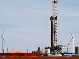 Este jueves, el barril de WTI para entrega en agosto ganó 1.9% a 38.72 dólares. EFE/L. Smith