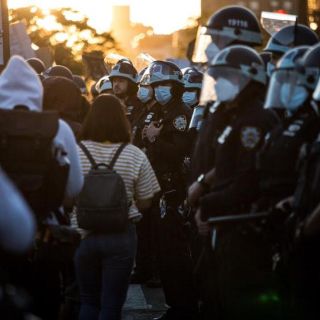 Suspenden a policía neoyorquino por realizar una llave de estrangulamiento