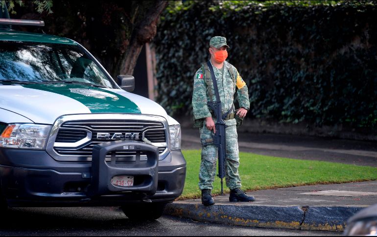 Un soldado mantiene guardia luego del ataque contra Omar García Harfuch, titular de la Secretaría de Seguridad Ciudadana de la Ciudad de México. AFP / P. Pardo