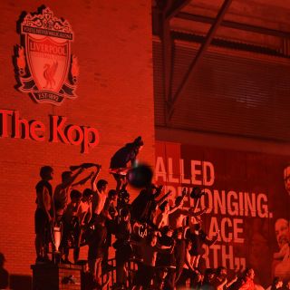 Policía de Liverpool advierte por contagios tras festejos