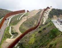 Fotografía del 20 de enero de 2020 donde se observa desde el lado estadounidense parte del muro que separa a San Diego de Tijuana. EFE/ARCHIVO