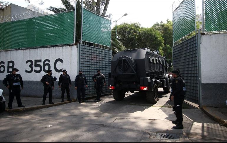 A bordo de un vehículo blindado conocido como 