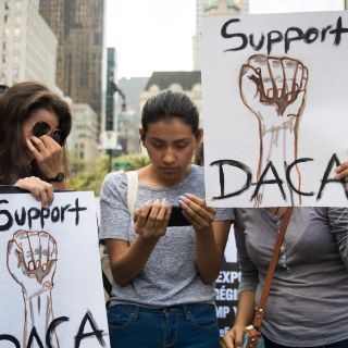 Miedo y ansiedad persisten entre "dreamers" pese a fallo de la Corte sobre DACA