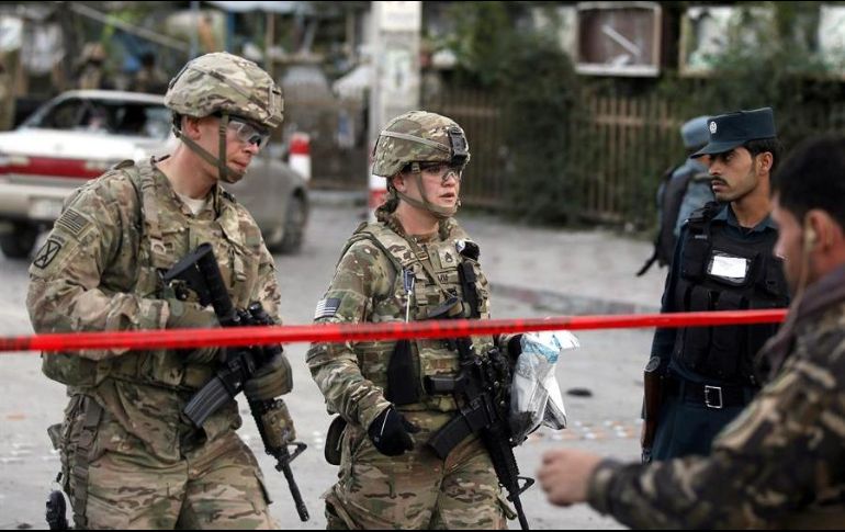 Soldados estadounidenses atienden una emergencia en Kabul. EFE/J. Jalali