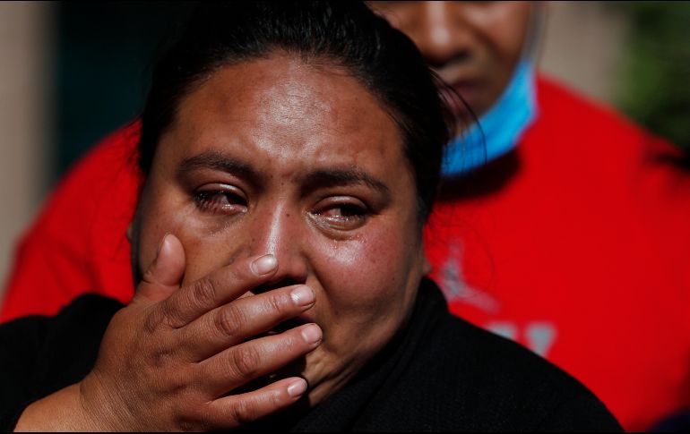 Personal del gobierno de la Ciudad de Méxicoles les negaron el permiso para sacar del auto AVEO en el que viajaba la víctima. AP /Blackwell