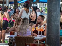 En el país se ha notado una relajación de las medidas preventivas, lo cual encendió las alertas por parte de autoridades sanitarias. EFE/C. Herrera