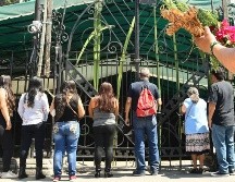 Se desconoce si los contagios se dieron por contacto entre ellos mismos o por contacto con los fieles. EFE / ARCHIVO