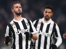 Pjanic permanecerá en Italia hasta el final de la presente campaña. AFP / ARCHIVO
