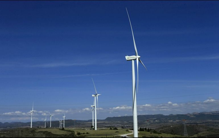 La Cofece presentó una controversia constitucional contra la nueva política que limita a las energías renovables en México. EFE/ARCHIVO