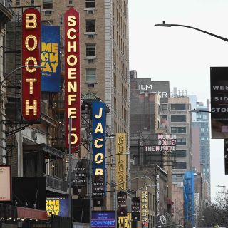 Broadway abrirá sus teatros hasta 2021