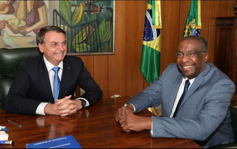 Carlos Alberto Decotelli (d) fue anunciado como nuevo ministro por el presidente Jair Bolsonaro (i). AFP/Presidencia de Brasil/ARCHIVO