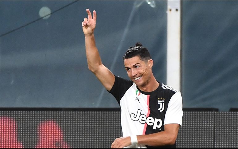 El argentino Paulo Dybala, el portugués Cristiano Ronaldo y el brasileño Douglas Costa firmaron tres maravillas este martes y dieron a la Juventus un triunfo por 3-1 en el campo del Génova. EFE / L. Zennaro