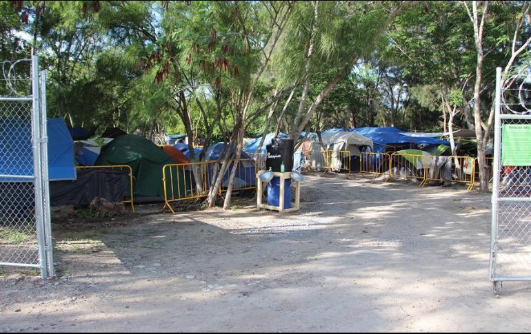Aunque se implementaron medidas para reducir el riesgo de contagios en los campamentos, la acumulación de solicitantes de asilo crece día a día. EFE/A. Pineda-Jacome