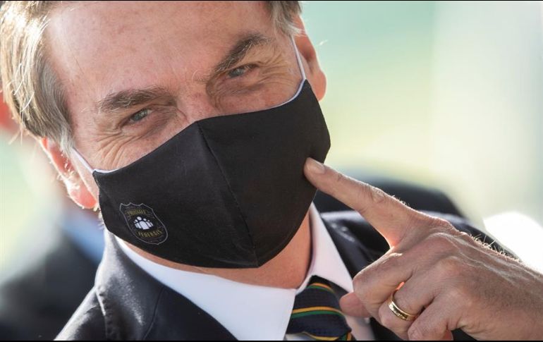 Bolsonaro nunca llegó a ser amonestado por no usar el cubrebocas en público. EFE/J. Alves