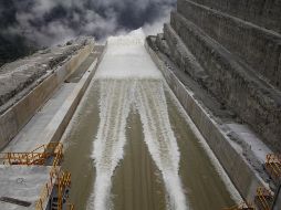 López Obrador denunció que en administraciones pasadas se subutilizaron las plantas hidroeléctricas para arruinar a la CFE. EFE/Archivo