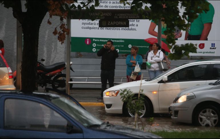 Después de las nueve de la mañana se comenzaron a recibir reportes de acumulación de agua en la vía pública. EL INFORMADOR / ARCHIVO