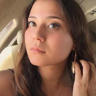 Tras ataques, nieta de Silvia Pinal dice que es bisexual