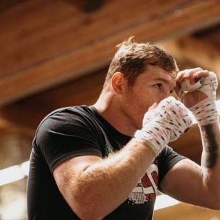 "Canelo" apoyará a niños con cáncer por falta de medicamentos