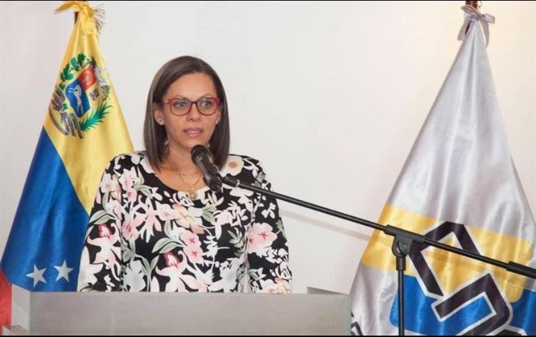 Fotografía cedida por el Ministerio de Comunicación e Información de la presidenta del Consejo Nacional Electoral, Indira Alfonzo, mientras ofrece declaraciones en Caracas. EFE/MINCI