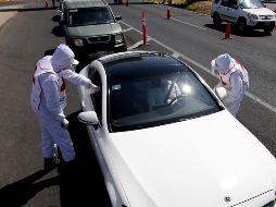 Grupos criminales han aprovechado medidas como filtros para imponer sus propias restricciones a pobladores. AFP/ARCHIVO