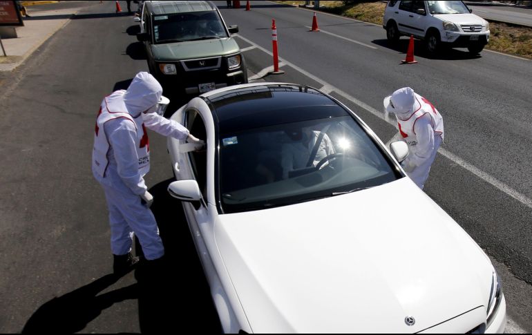 Grupos criminales han aprovechado medidas como filtros para imponer sus propias restricciones a pobladores. AFP/ARCHIVO