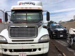 El camión de la marca Freightliner es localizado en Periférico Sur y la calle Incalpa, en la colonia López Cotilla. ESPECIAL