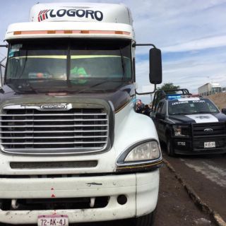 Recuperan camión robado con carga de productos de limpieza