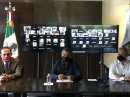 Rodriguez Calderón (c) exhortó a la población a ser responsables ante las medidas. TWITTER@nuevoleon