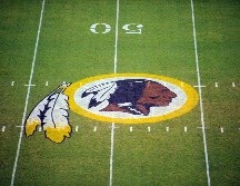 El gigante de paquetería FedEx Corp, que pagó 205 MDD en 1998 por los derechos de nombre de su estadio, confirmó que había pedido al equipo cambiar de apodo. AP / ARCHIVO