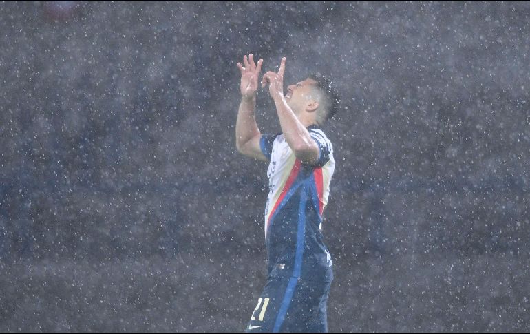 Henry Martin celebra bajo la lluvia después de marcar el primero de las Águilas. IMAGO7/I. Espinosa
