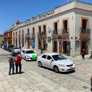 Con caravana, dueños de bares de Oaxaca exigen reabrir
