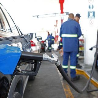 Por la pandemia, el consumo de gasolinas se desploma en Jalisco