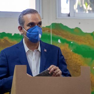 Candidato opositor ve "irreversible" su triunfo en República Dominicana