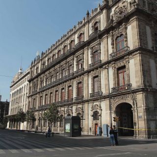 Con restricciones, reabrirán Centro Histórico de CDMX