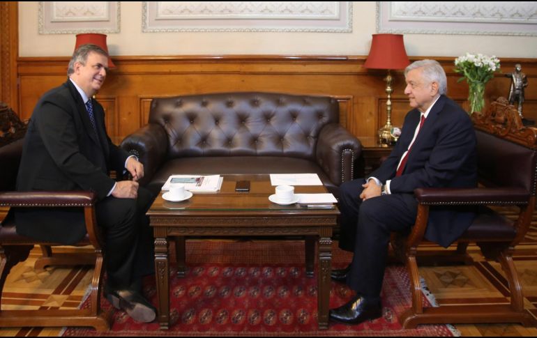 Durante la conversación telefónica el presidente López Obrador estuvo acompañado por el Canciller, Marcelo Ebrard. EFE