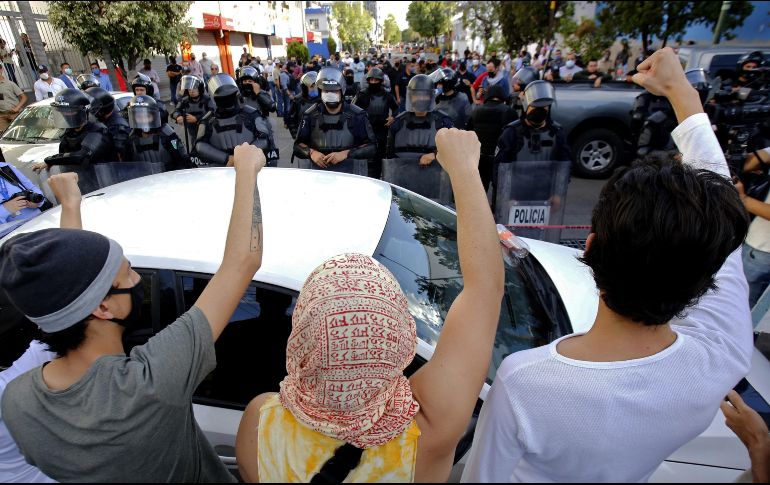 Se negó la vinculación a proceso de tres elementos de la Fiscalía estatal, señalados por las detenciones irregulares en las manifestaciones de junio pasado por la muerte de Giovanni López. AFP/ARCHIVO