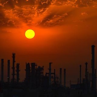 El petróleo inicia la semana con precios en equilibrio