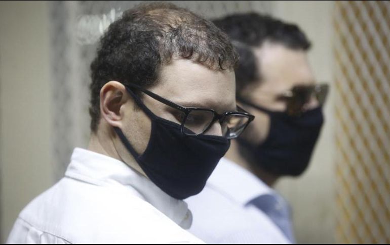 Los hermanos Luis Enrique y Ricardo Alberto Martinelli Linares permanecen detenidos en la Torre de Tribunales este lunes en Ciudad de Guatemala. EFE/ Esteban Biba