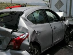 La vialidad en el sitio permaneció parcialmente cerrada en lo que se realizaban las labores de limpieza y rescate. ESPECIAL