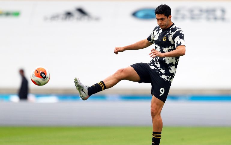 Jiménez ha marcado 24 tantos esta temporada con el Wolverhampton y se ha convertido en el mexicano con más goles (15) en una misma temporada de la Premier League.  EFE / C. Ivill